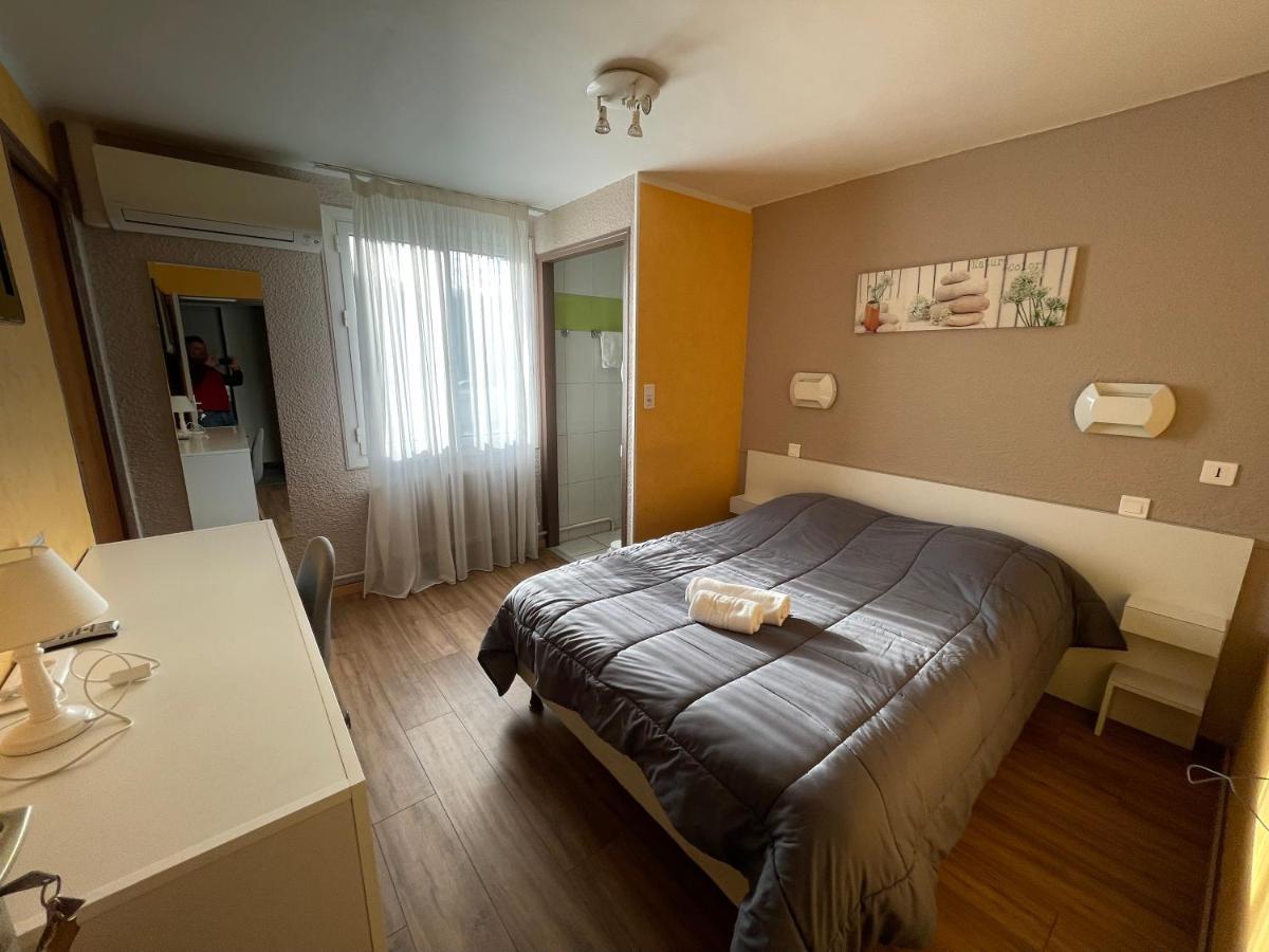 Hotel Les Chenes Сістерон Екстер'єр фото