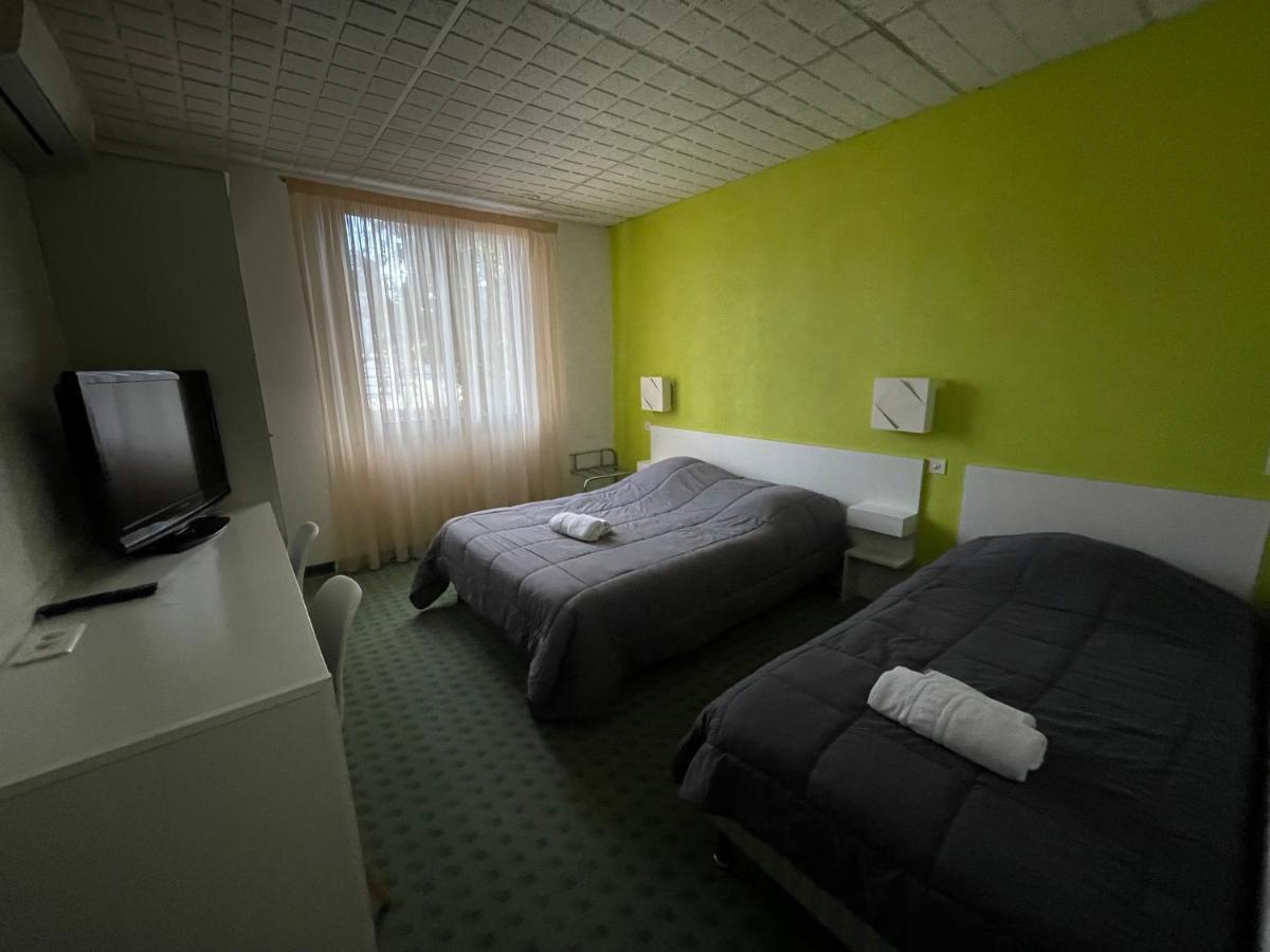 Hotel Les Chenes Сістерон Екстер'єр фото