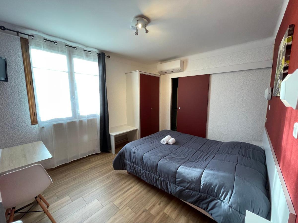Hotel Les Chenes Сістерон Екстер'єр фото