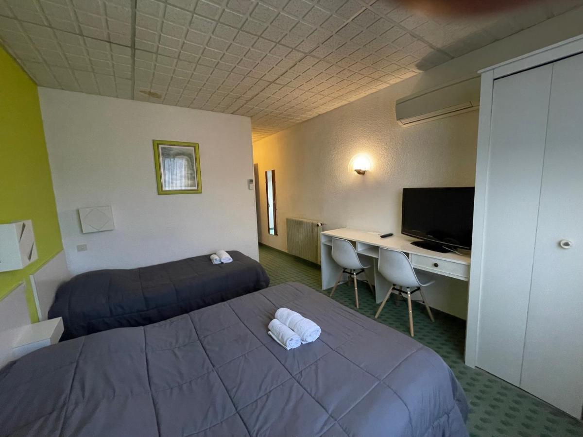 Hotel Les Chenes Сістерон Екстер'єр фото