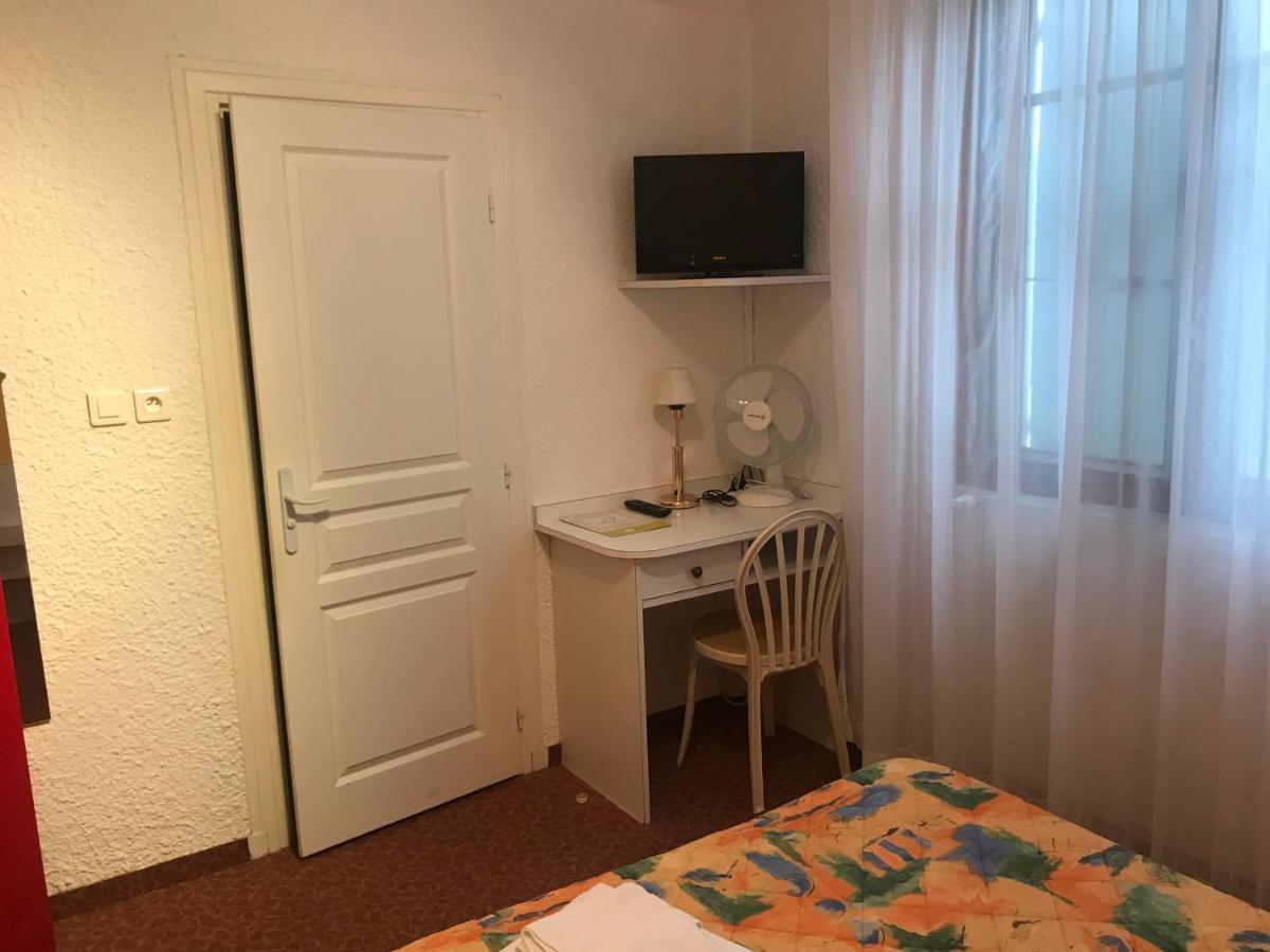 Hotel Les Chenes Сістерон Екстер'єр фото