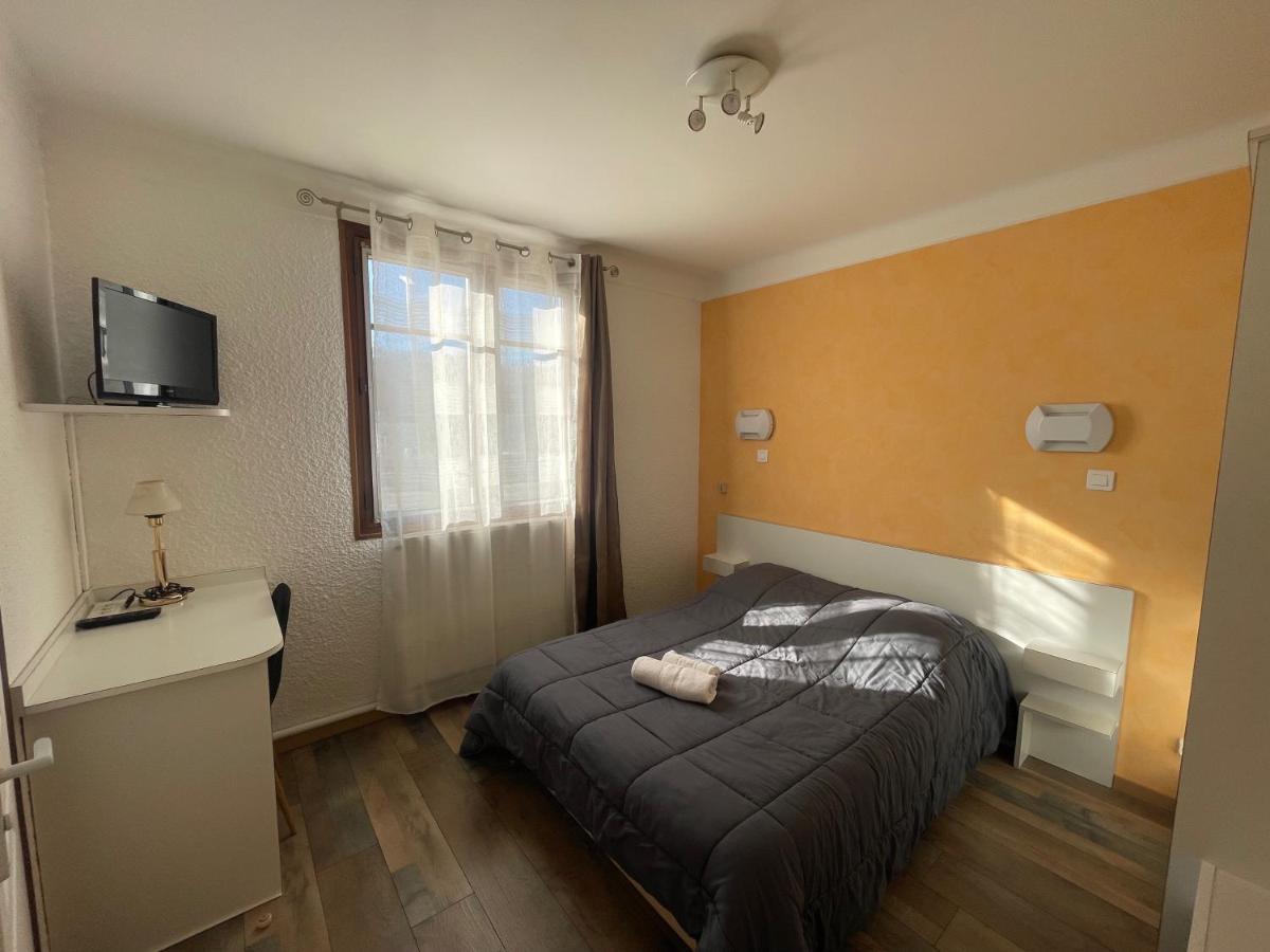 Hotel Les Chenes Сістерон Екстер'єр фото