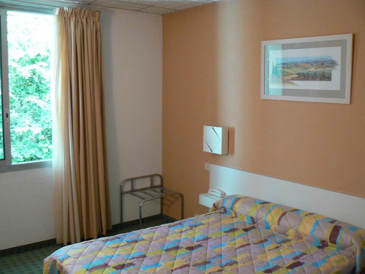 Hotel Les Chenes Сістерон Екстер'єр фото