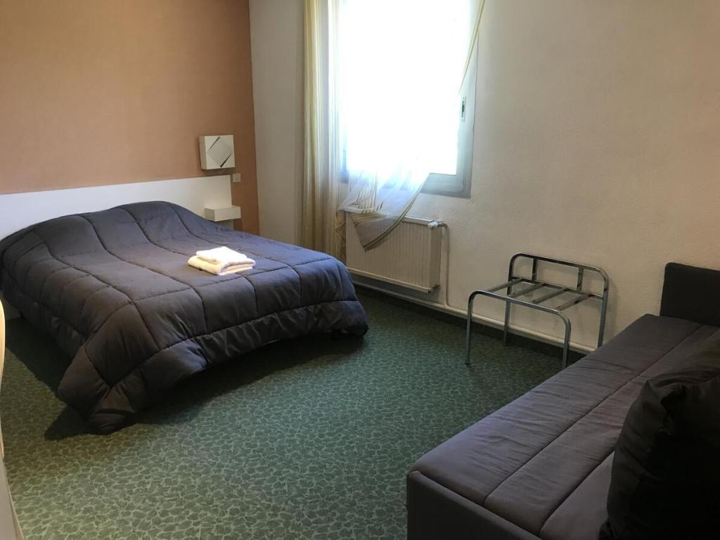 Hotel Les Chenes Сістерон Екстер'єр фото