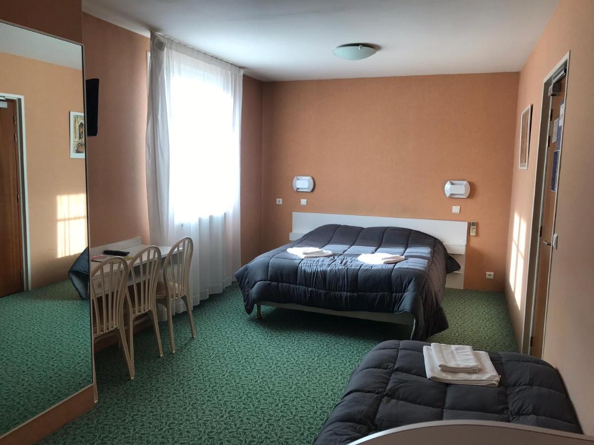 Hotel Les Chenes Сістерон Екстер'єр фото
