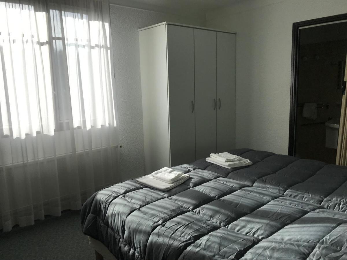 Hotel Les Chenes Сістерон Екстер'єр фото